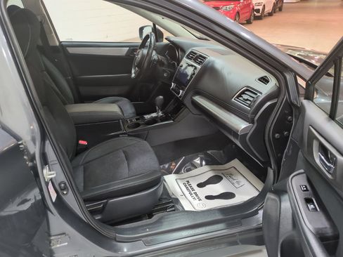 Used 2018 Subaru Outback 2.5i Premium AWD/4WD image 9