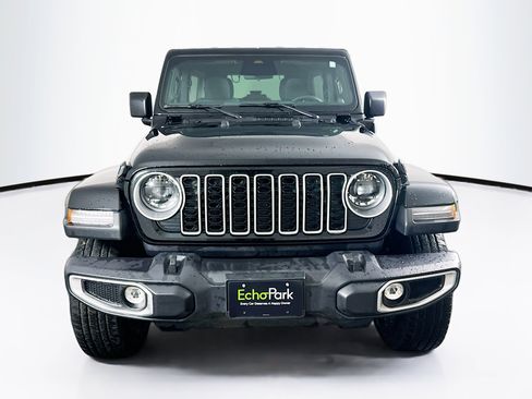 Used 2025 Jeep Wrangler Unlimited Sahara w/ Safety Group AWD/4WD image 2