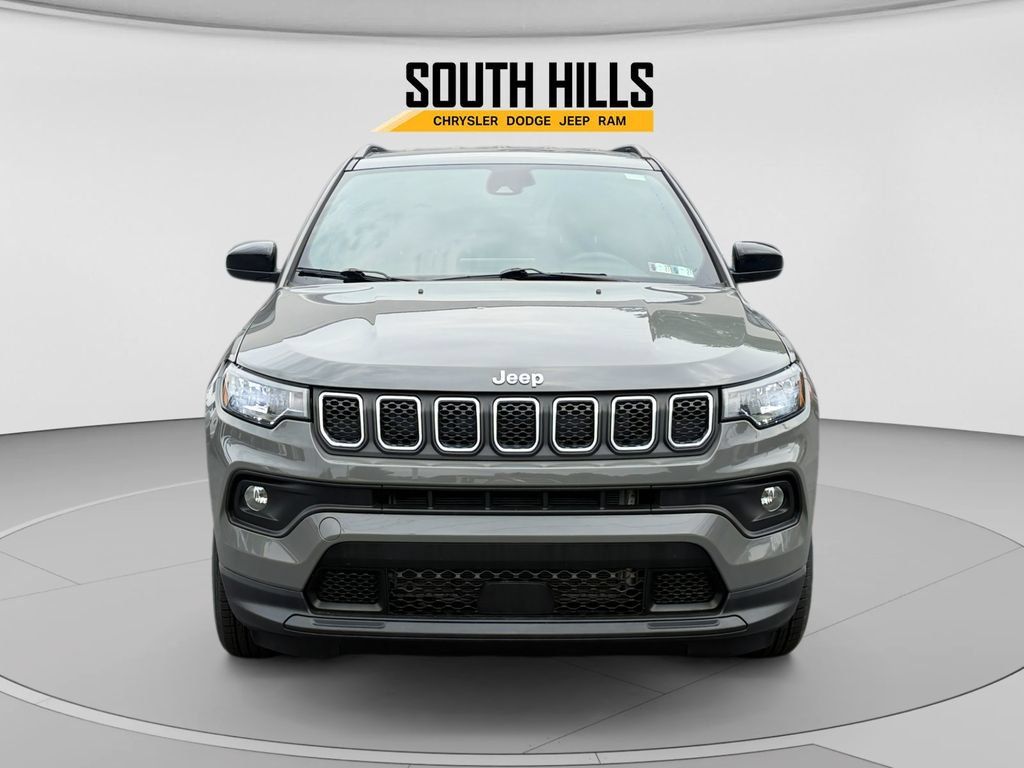 Used 2023 Jeep Compass Latitude AWD/4WD image 8