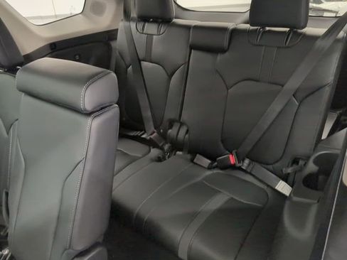 Used 2025 Honda Pilot Touring image 25
