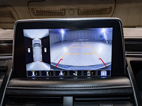 Used 2021 Chevrolet Suburban Z71 w/ Z71 Off-Road Package image 19