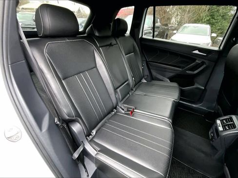 Used 2022 Volkswagen Tiguan SE R-Line image 20