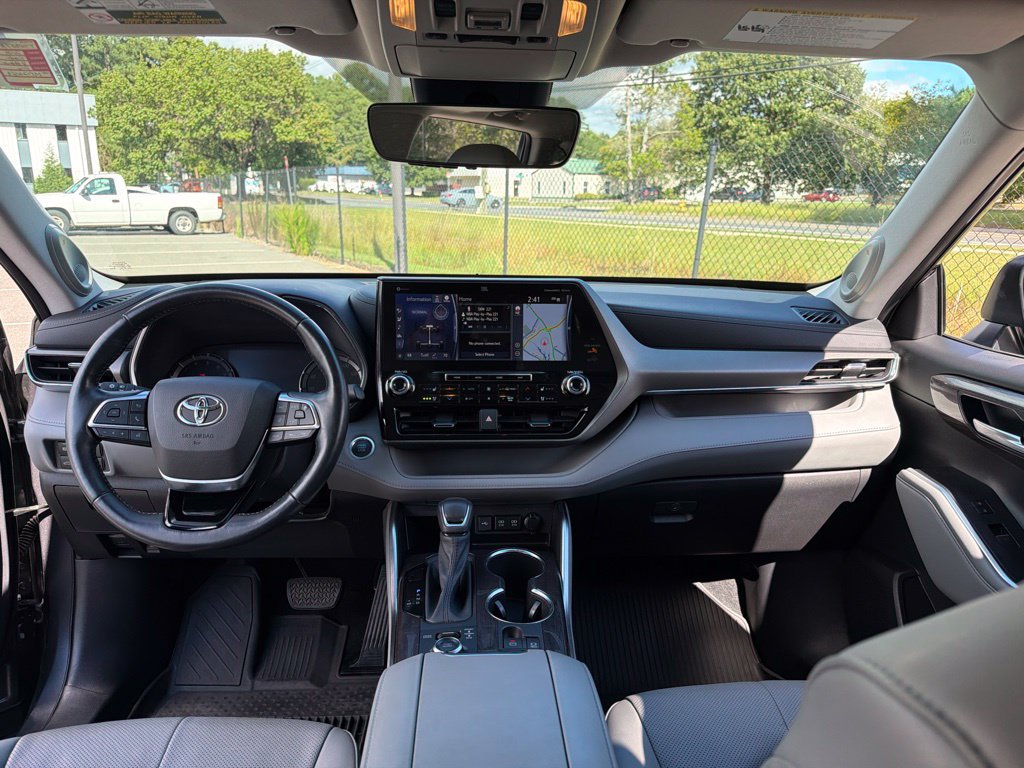 Used 2021 Toyota Highlander Limited AWD/4WD image 8