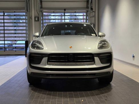 Used 2025 Porsche Macan image 9