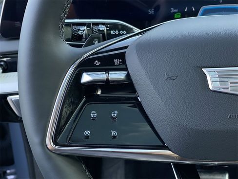 New 2026 Cadillac Optiq Luxury 1 image 21