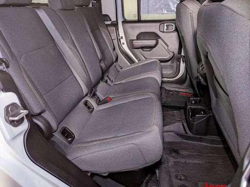 Used 2024 Jeep Gladiator Sport AWD/4WD image 38