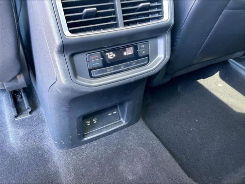 Used 2024 Volkswagen Atlas Peak Edition SE AWD/4WD image 28