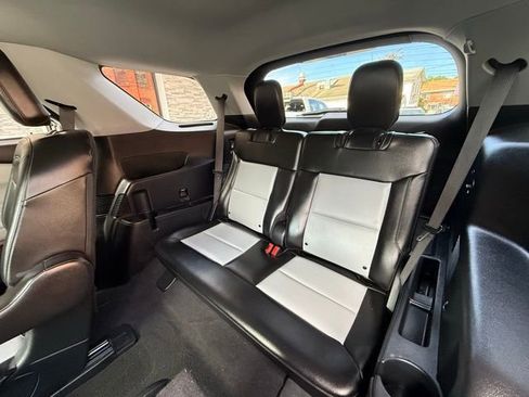 Used 2022 Ford Explorer XLT w/ Equipment Group 202A AWD/4WD image 15