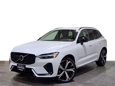 Used 2022 Volvo XC60 B5 R-Design w/ Climate Package image 1
