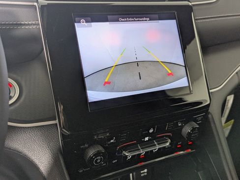 New 2025 Jeep Grand Cherokee Altitude image 28