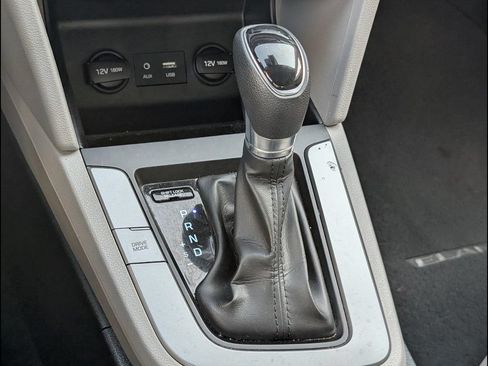 Used 2020 Hyundai Elantra SE FWD image 9