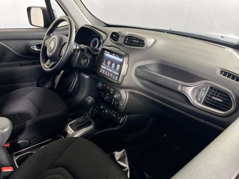 Used 2022 Jeep Renegade Latitude w/ Convenience Group AWD/4WD image 28
