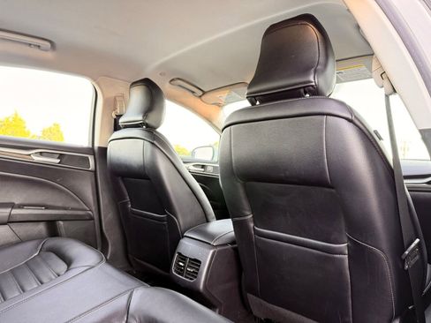 Used 2018 Ford Fusion SE w/ Equipment Group 602A FWD image 19