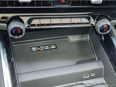 New 2026 Chevrolet Suburban RST w/ RST Capability Package image 17