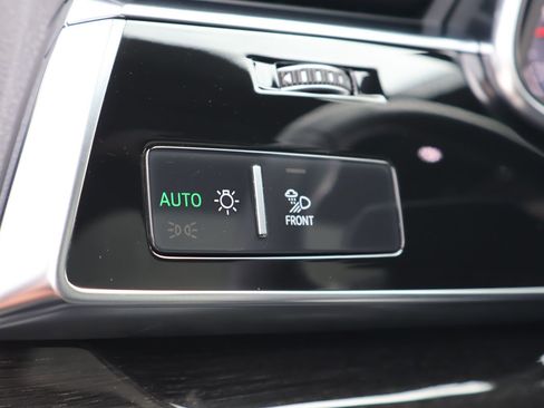 Used 2019 Audi Q8 Prestige w/ Luxury Package AWD/4WD image 19