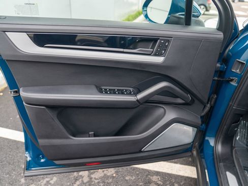 Used 2024 Porsche Cayenne S image 10