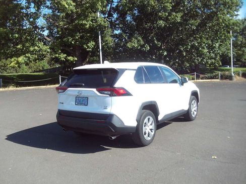 Used 2023 Toyota RAV4 LE AWD/4WD image 5