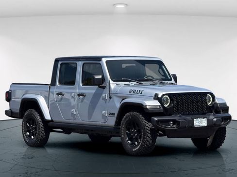 Used 2022 Jeep Gladiator Sport AWD/4WD image 5