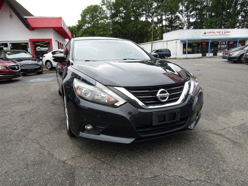 Used 2017 Nissan Altima 3.5 SL w/ 3.5SL Technology Package FWD image 10