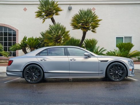 Used 2025 Bentley Flying Spur Plug-In Hybrid AWD/4WD image 5