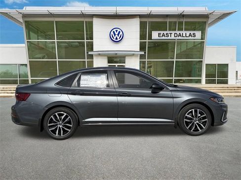 New 2026 Volkswagen Jetta SE image 3