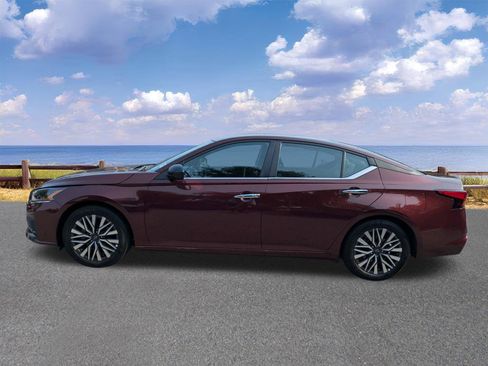 Used 2025 Nissan Altima 2.5 SV FWD image 5