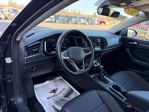 Used 2024 Volkswagen Jetta SE image 12