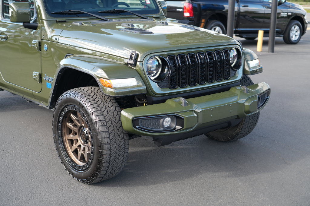 Used 2024 Jeep Wrangler High Altitude AWD/4WD image 6