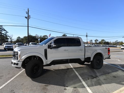 New 2026 Ford F250 Lariat w/ Black Appearance Package image 19