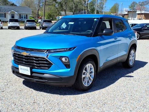 Used 2025 Chevrolet TrailBlazer LS w/ LS Convenience Package image 3