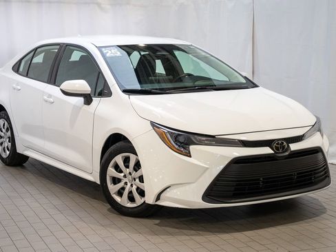 Used 2025 Toyota Corolla LE image 1