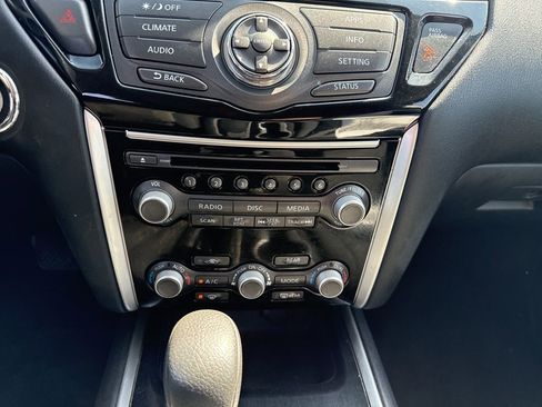 Used 2017 Nissan Pathfinder S image 9