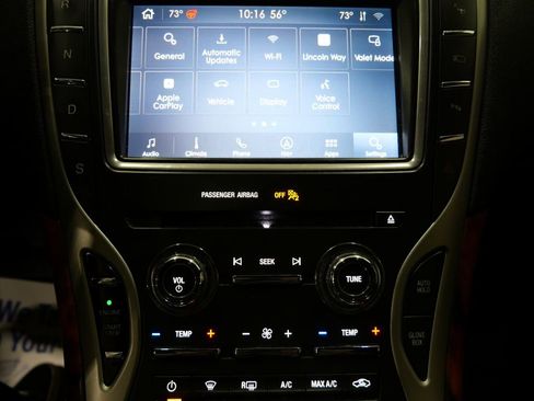 Used 2020 Lincoln Nautilus Reserve w/ Equipment Group 202A image 20