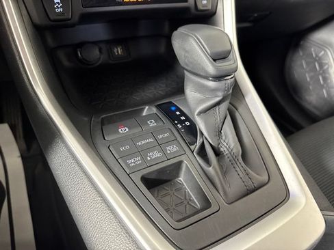 Used 2023 Toyota RAV4 LE AWD/4WD image 17