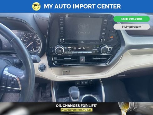 Used 2021 Toyota Highlander Limited AWD/4WD image 10
