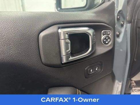 Used 2025 Jeep Wrangler Unlimited Sahara image 9