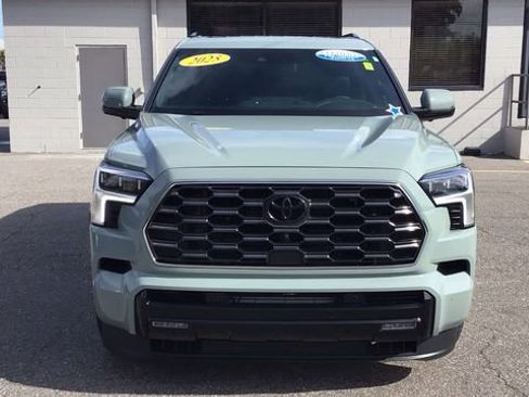 Used 2025 Toyota Sequoia Platinum image 2