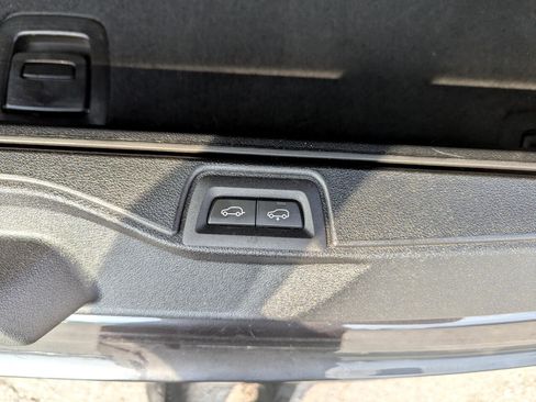 Used 2022 BMW X7 xDrive40i w/ Luxury Seating Package image 59