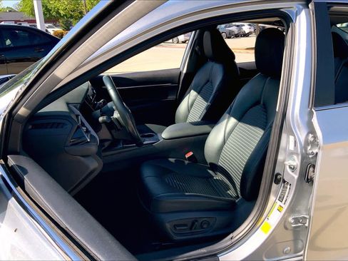 Used 2024 Toyota Camry SE image 8