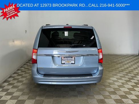 Used 2016 Chrysler Town & Country Touring w/ Driver Convenience Group image 5
