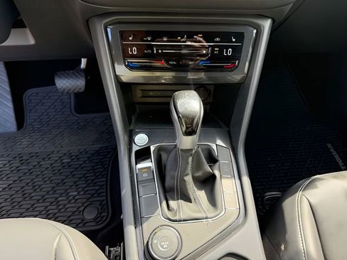 Used 2022 Volkswagen Tiguan SE image 17