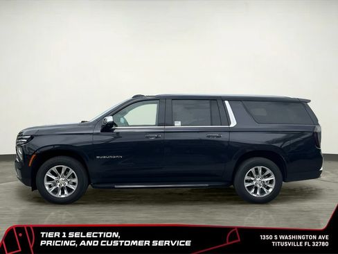 Used 2025 Chevrolet Suburban Premier RWD image 4