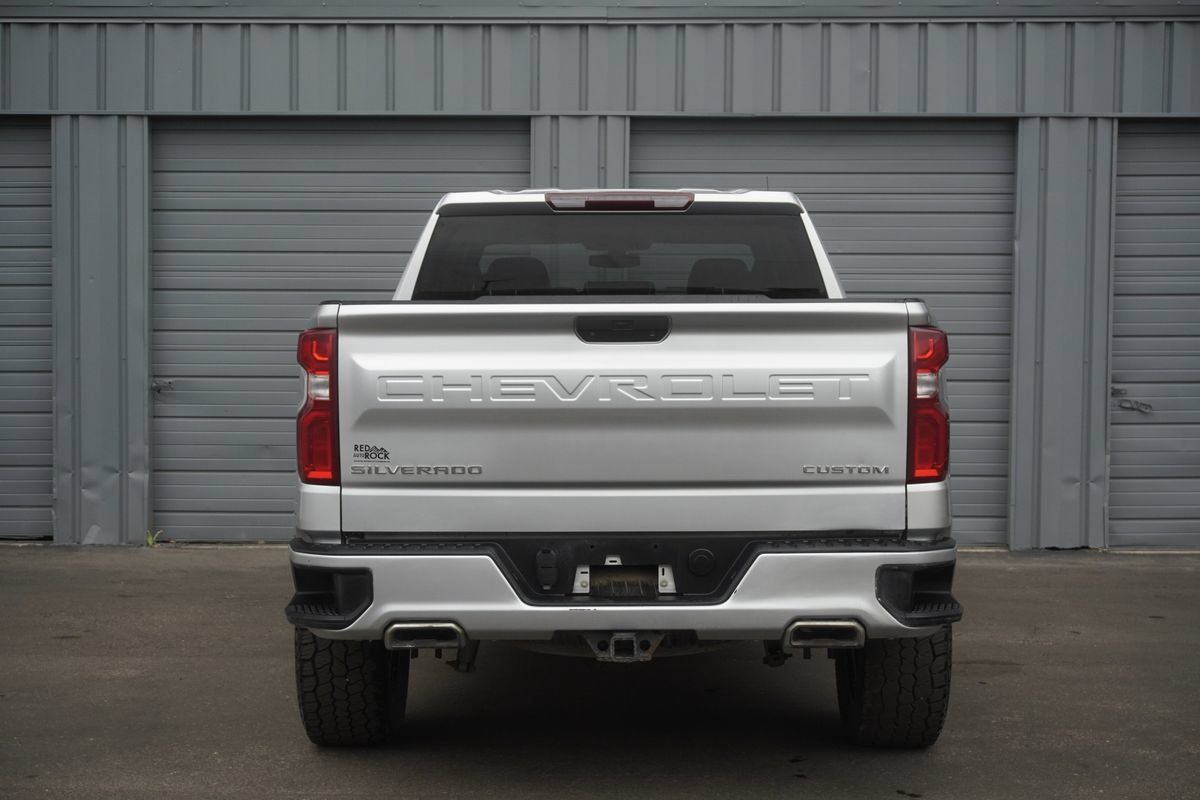 Used 2019 Chevrolet Silverado 1500 Custom w/ Custom Value Package AWD/4WD image 4