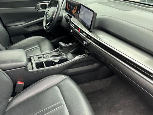 Used 2024 Kia Sorento S image 18