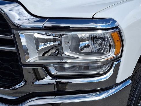 Used 2024 RAM 2500 Tradesman w/ Chrome Appearance Group image 9