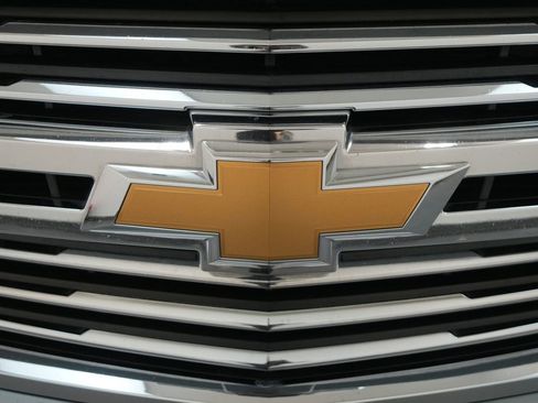Used 2020 Chevrolet Suburban LT image 13