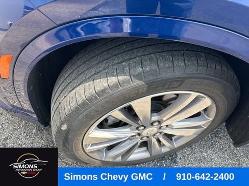 Used 2023 Cadillac XT6 Premium Luxury w/ Technology Package FWD image 2