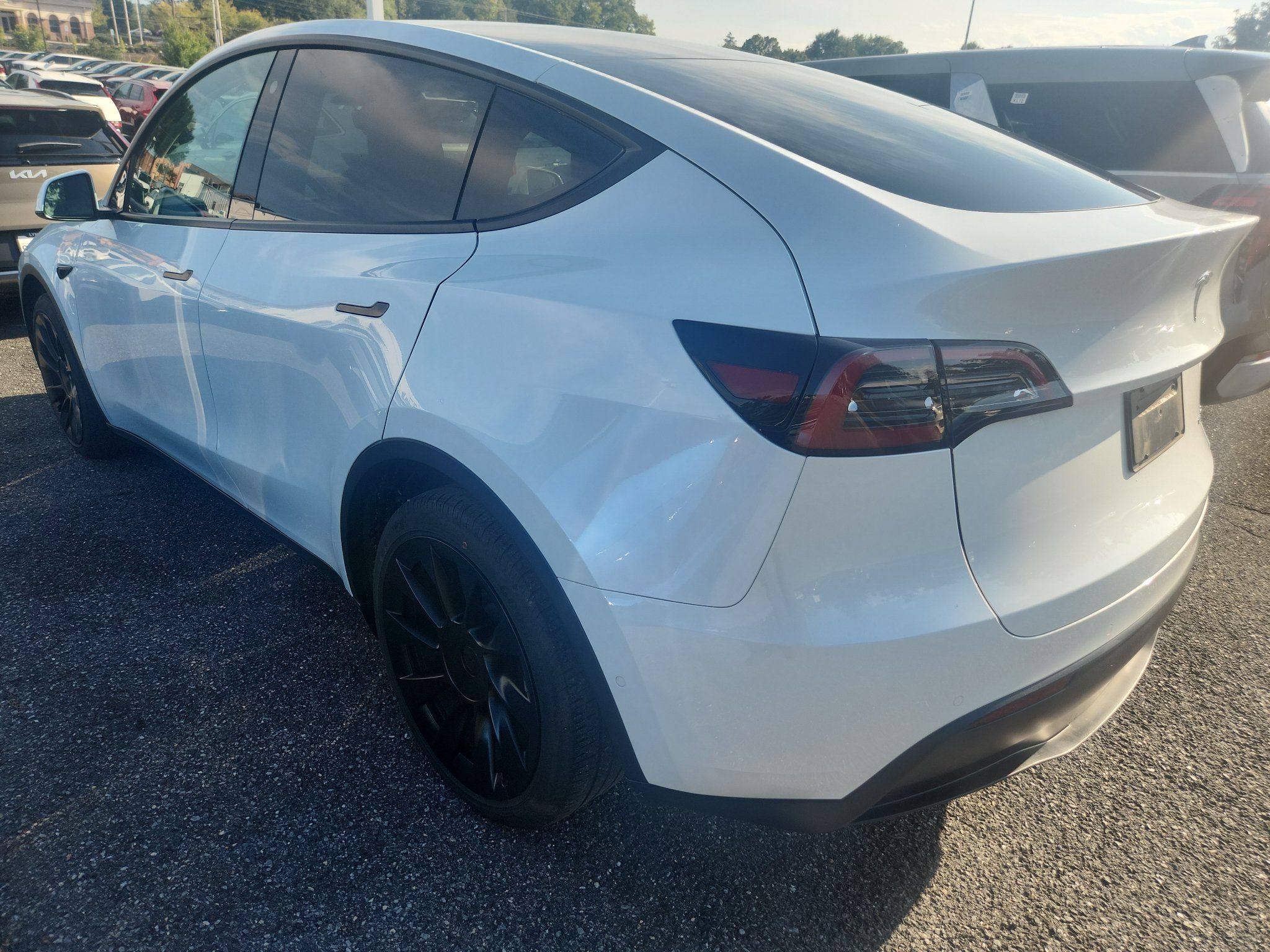 Used 2022 Tesla Model Y Long Range AWD/4WD image 3
