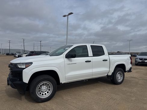 Used 2024 Chevrolet Colorado W/T w/ Safety Package image 9