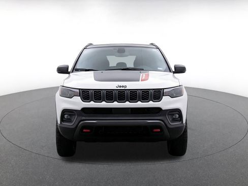 Used 2025 Jeep Compass Trailhawk AWD/4WD image 2